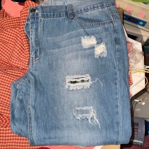 Woman’s forever 21 ripped jeans